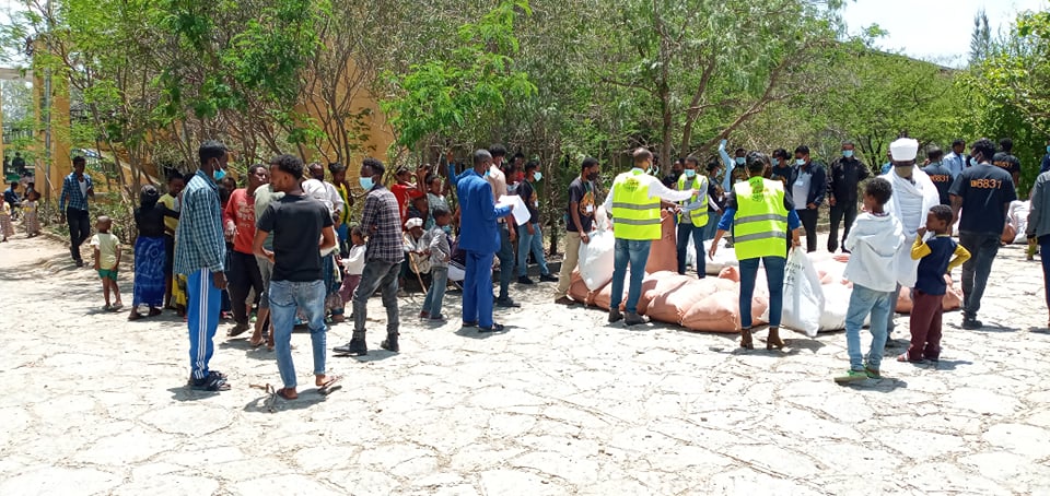 A group of people sitting at tables

Description automatically generated with low confidence
